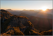 gleißendes Licht... Sonnenaufgang *Schweizer Alpen* über den Bergen