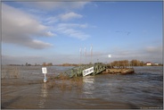 Winterhochwasser... Fähranleger *Xanten*, Hochwasser am Rhein, Nordrhein-Westfalen